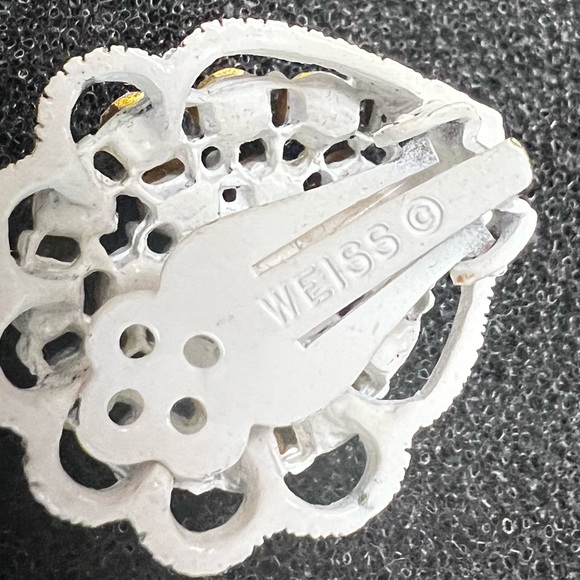 Rare 1960s Weiss Milk Glass Maltese Cross White Enamel Brooch & Clip On Earring - Picture 3 of 5